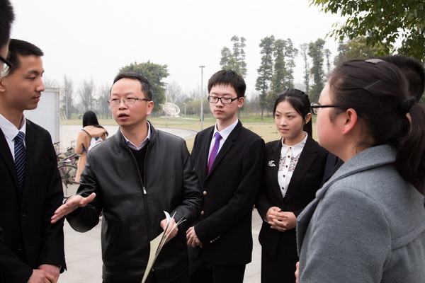 与导师交流-1.jpg 与导师交流-1.jpg