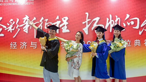 5C5141C6EE8C4F816D578342EA3_893D4E08_12E