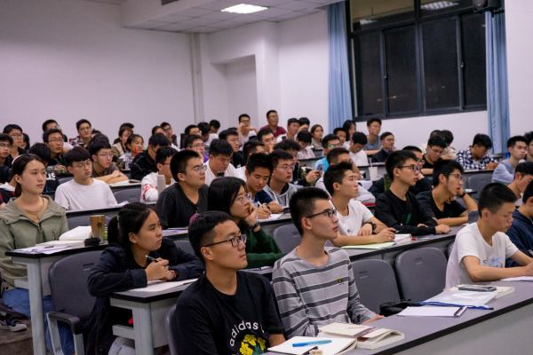 李工真教授讲授文化精品讲座课程《大学现代化》