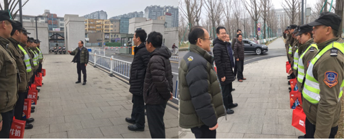 校领导看望慰问保卫处一线值勤人员