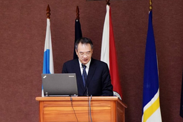 余敏明作题为《中国高等院校校企合作现状》的主旨演讲.png 余敏明作题为《中国高等院校校企合作现状》的主旨演讲.png