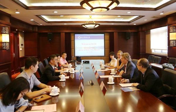 荷兰王国驻华大使馆代表团来校洽谈合作