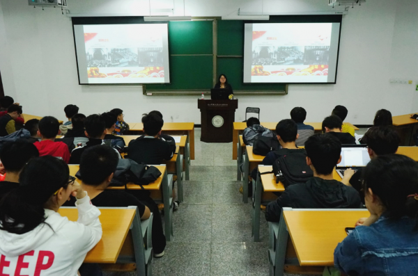 格拉斯哥学院学生党支部组织专题党课学习