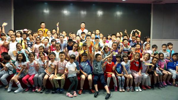 合影.JPG e41f1febc36f3b34f4b50b7b6522b929.jpg