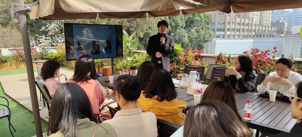 软件学院举行“我和春天有个约会”三八妇女节活动