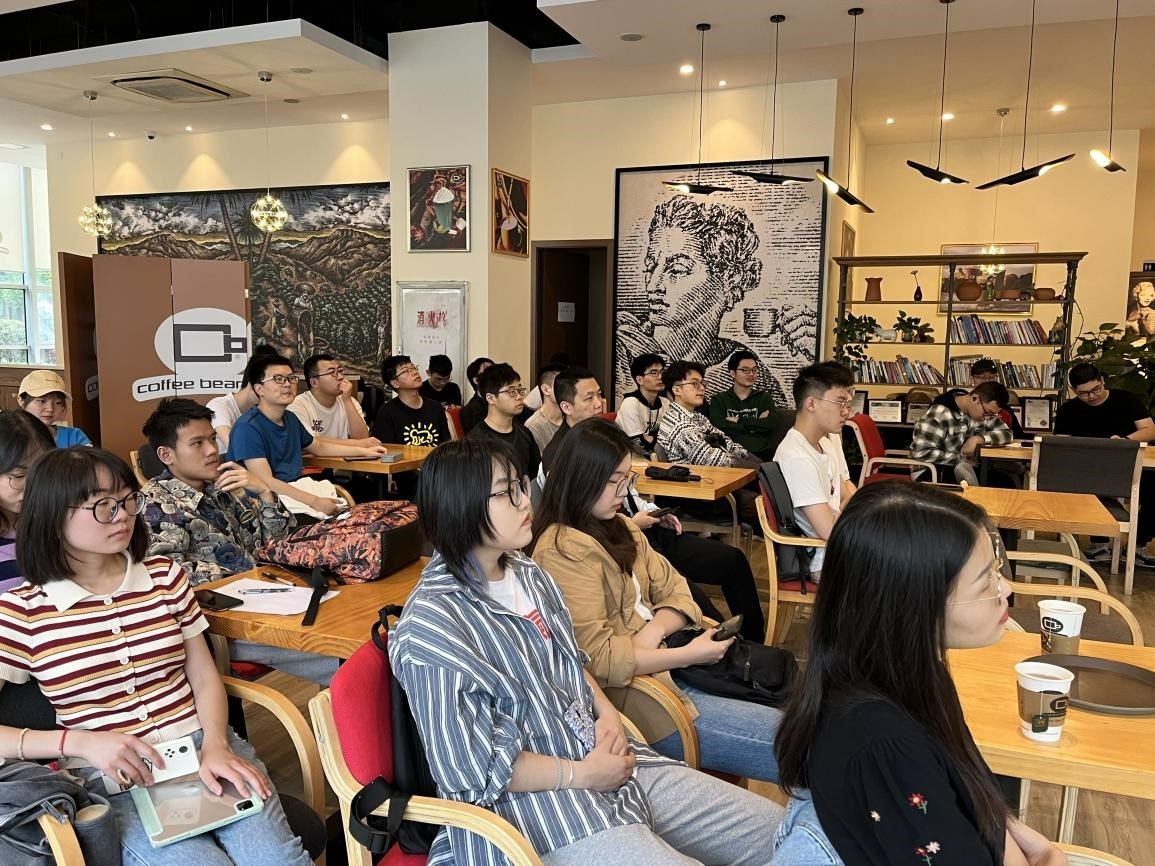 生命学院副院长黄健教授和易婵琳博士做客“研学成电”生涯规划指导沙龙