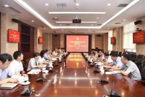 学校召开领导干部“不忘初心、牢记使命”暑期专题读书班中心组集体学习会议