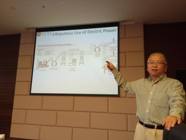 德州大学奥斯汀分校智能电网专家做客电子论坛