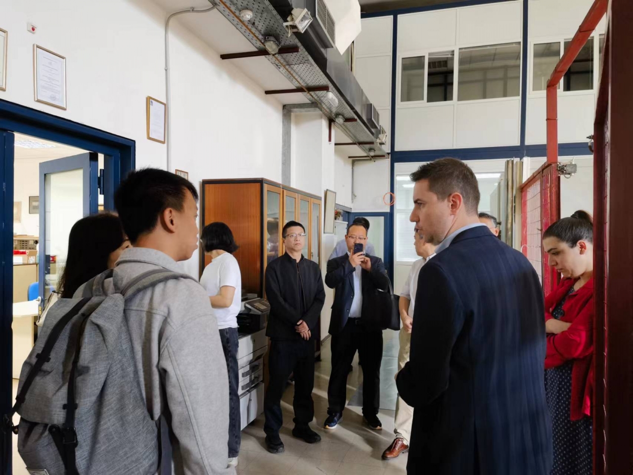 参观雅典理工大学电气与计算机工程实验室.jpg