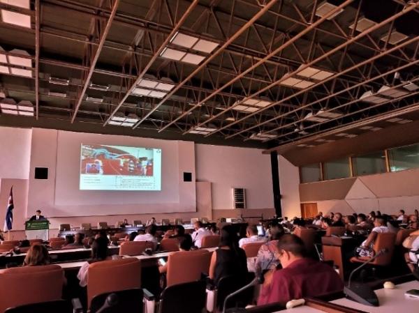 程洪教授在Conference at the National Rehabilitation Congress of Cuba大会作报告1.jpg e616bdf9ad78fe100490646e32fc0942_2beb8.j