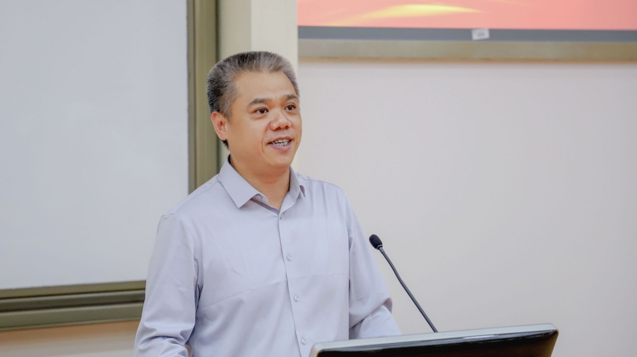 经管学院举行2024级EMBA录取通知书颁发暨入学导向活动