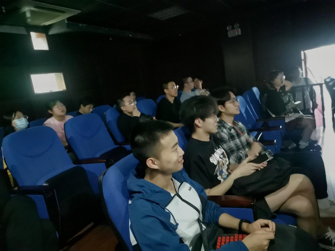 【党史学习教育】信通学院启动“光影21天”主题观影活动