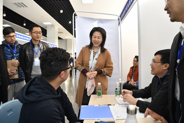 学校举行2018届毕业生秋季双选会