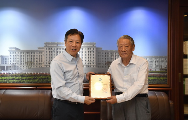 郭桂蓉院士受聘为我校发展战略咨询委员会委员