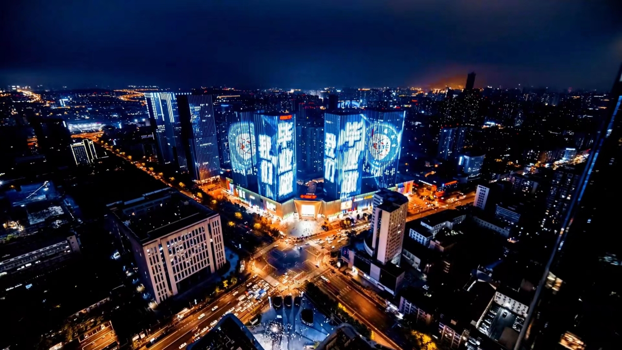 【毕业季】点亮成都地标 为毕业生献上毕业礼物