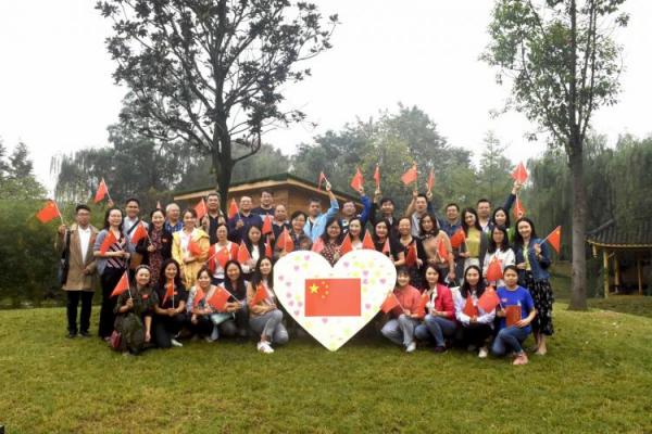 【主题教育】经管学院党委举办教职工集体生日会暨“我和祖国共庆生日”主题党日活动