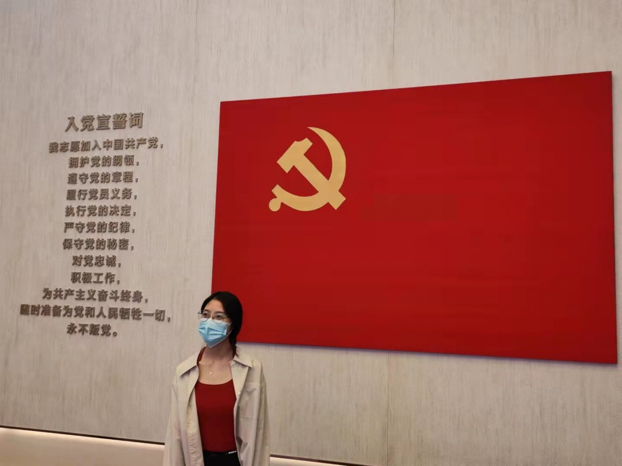 【党史学习教育】马克思主义学院组织开展“党旗伴我行，定格祖国情”活动