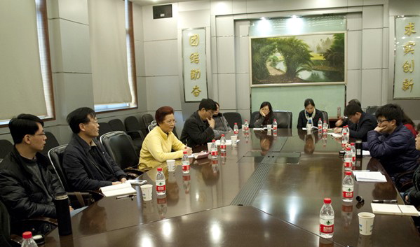 马克思主义教育学院召开青年教师座谈会