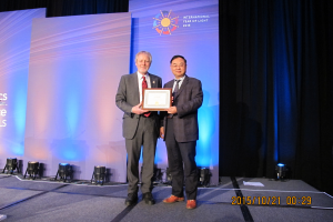 饶云江教授获颁美国OSA  Fellow奖牌