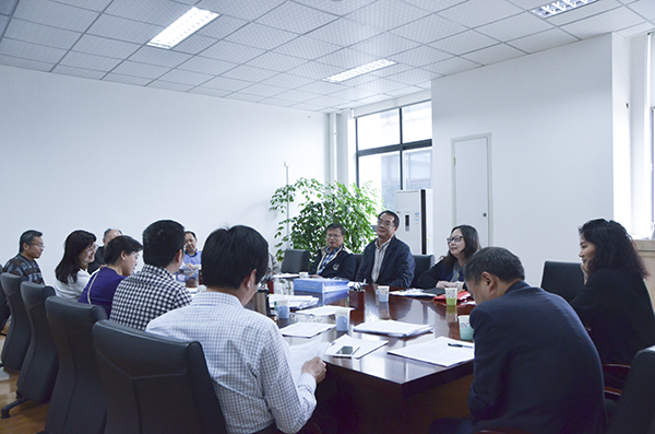 各代表团讨论审议两代会工作报告