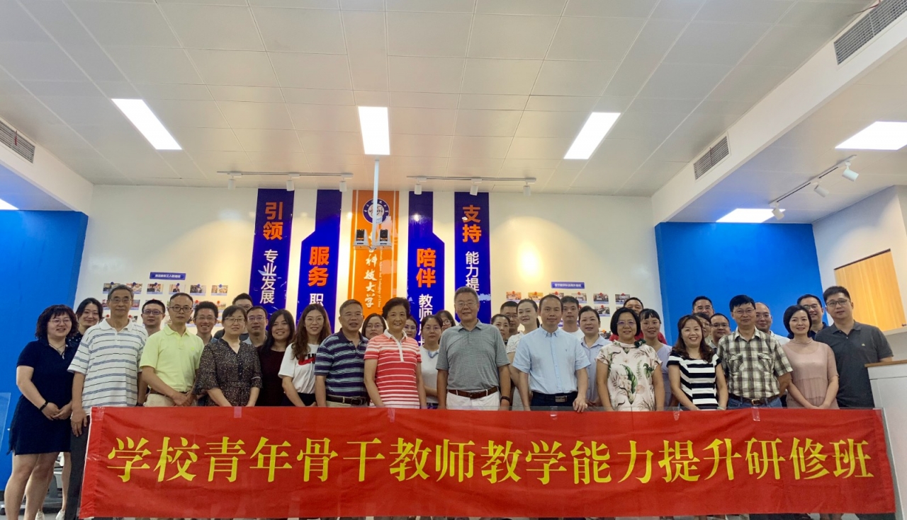 结业典礼.jpg 结业典礼.jpg