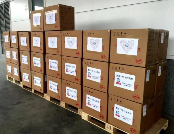 不到24小时！深圳校友为母校捐赠10万只口罩