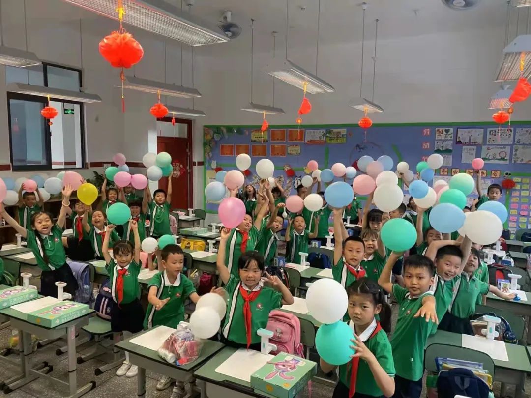 电子科大附属实验小学 (1).jpg ec65e5de9167bf3596b2b47d026b1ce6.jpg