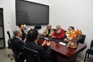 【学回信 建新功】校领导慰问裴德乐教授