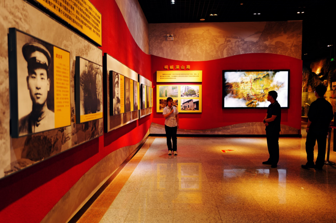 电子学院面向教育科技人才一体化探索“三力互构”实践育人路径