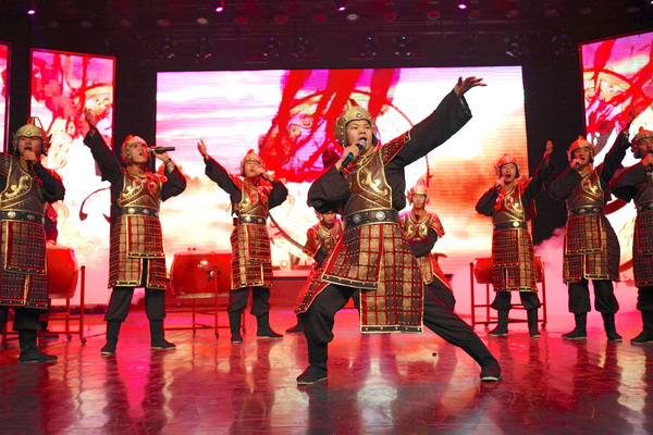 晚会0016.jpg ed43c1a1a8a753b068655234628aae6d.jpg