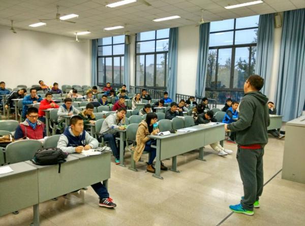 电工学院探索“小讲师团”学生自主学习帮扶新模式