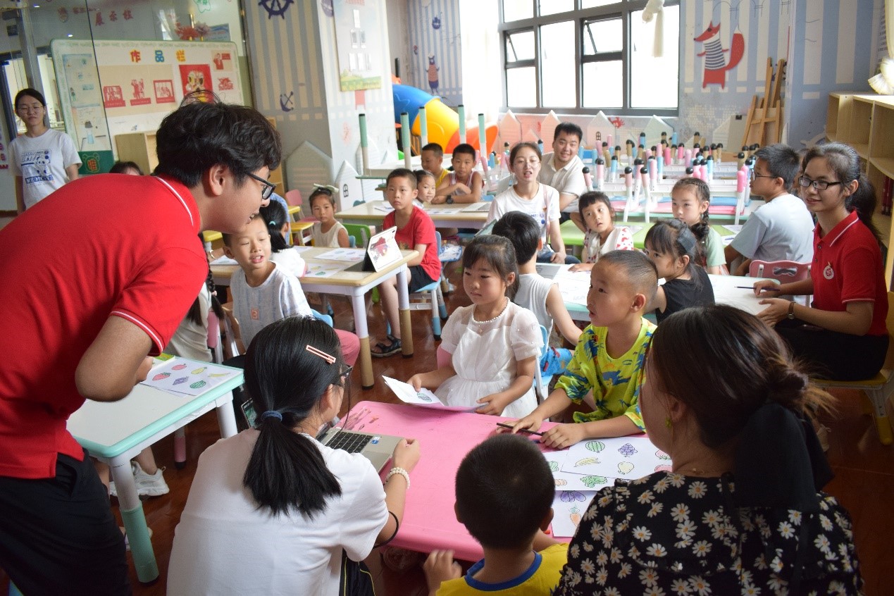 队员们开展“健康知识小科普”活动1.jpg 队员们开展“健康知识小科普”活动1.jpg