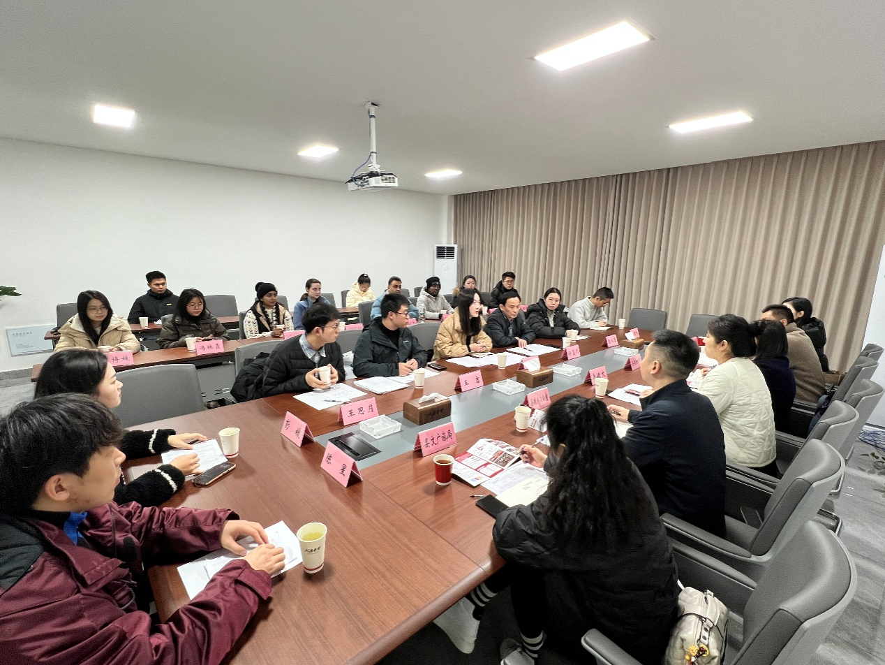 学校组织卓越计划留学生和立人班同学赴洪雅考察乡村振兴