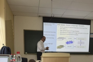 哈利法大学教授来校开展学术讲座