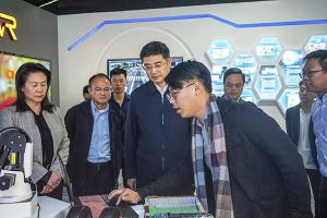 光明日报社总编辑张政来校调研