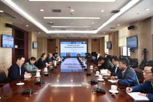 学校召开党委理论学习中心组（扩大）会议 深入探讨“后疫情时代”新工科再出发