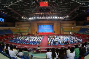 学校隆重举行2014年学生毕业典礼暨学位授予仪式