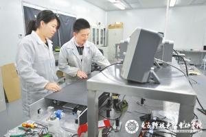 中山日报：博士“献智”企业 攻克技术难题