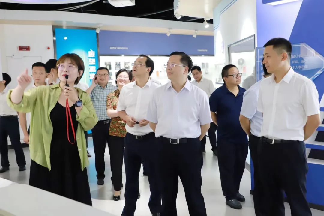 参观.jpg 参观.jpg