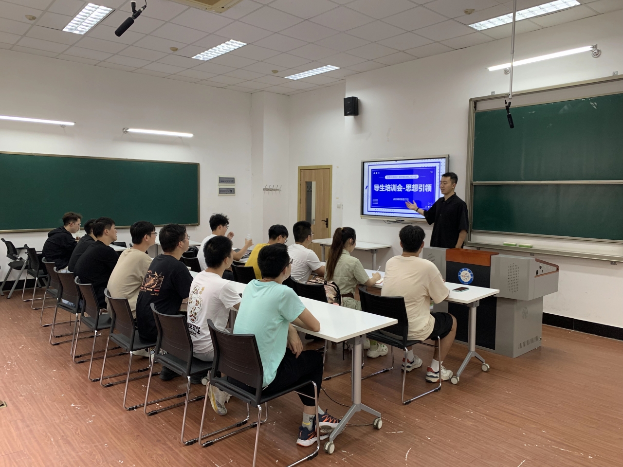 培训.jpg f1cbe8817505c3ff54b7198024742aaa_1588c.j