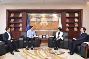 桂林电子科技大学党委书记唐平秋、校长张文涛一行来校访问