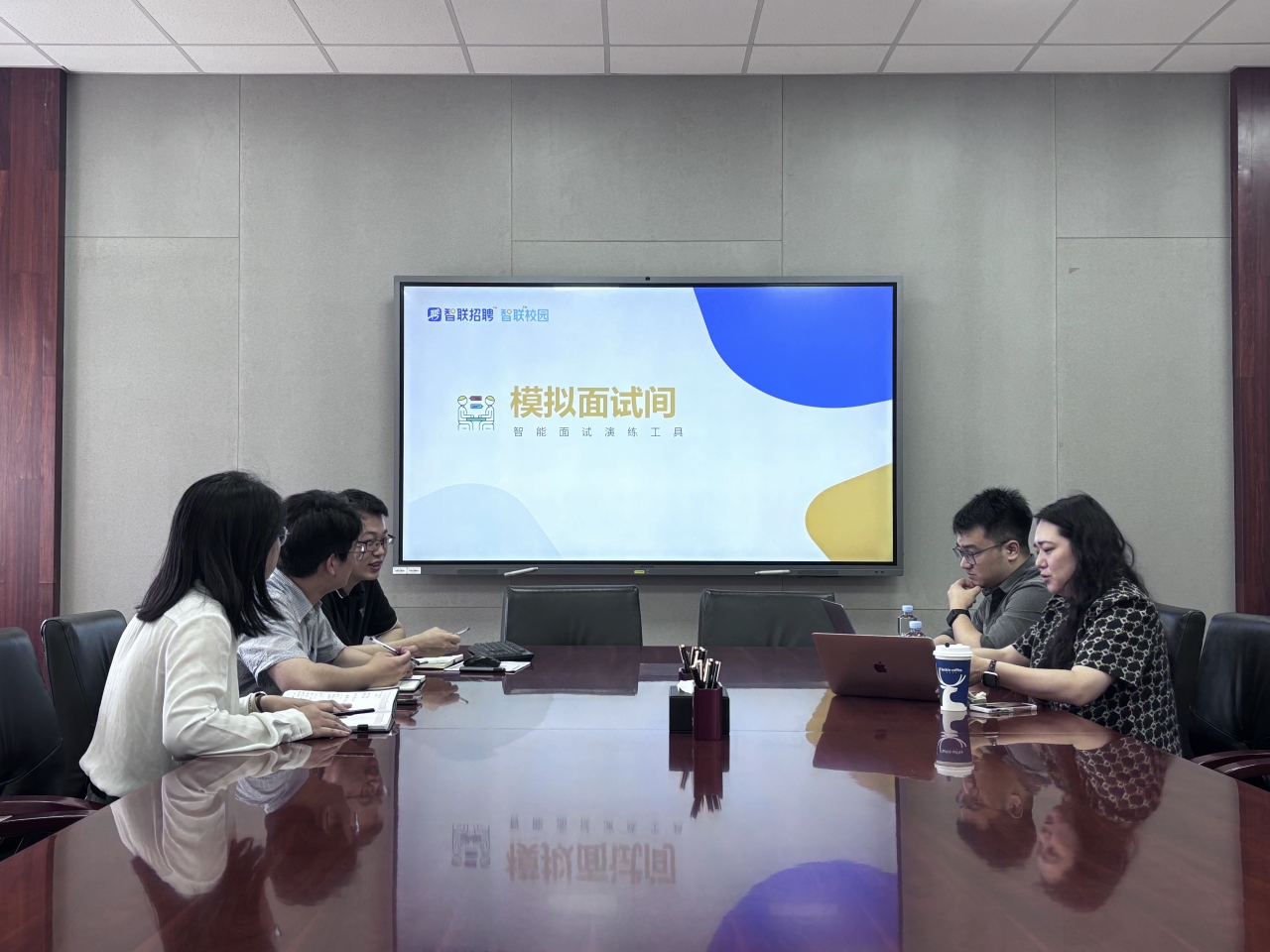 经管学院打造“AI+”就业指导服务体系