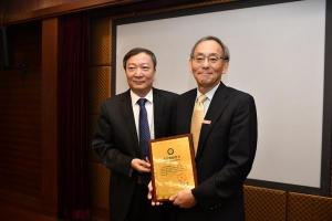 两位诺奖得主受聘为我校名誉教授