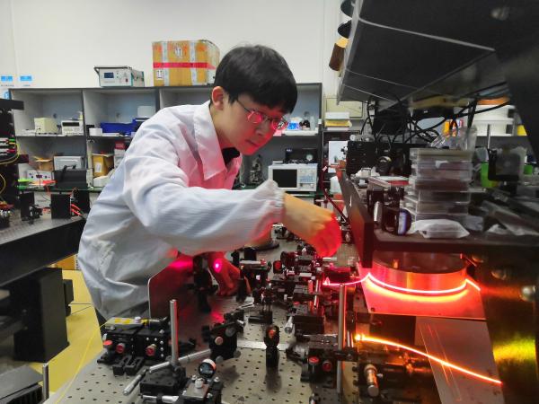 电子科大博士生罗鸿禹获王大珩光学奖