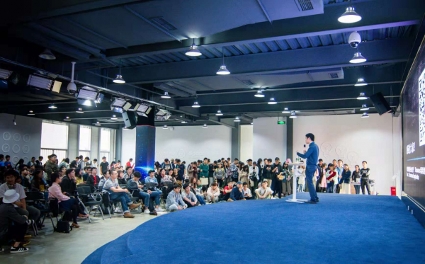 【成电讲坛】著名风光摄影师Thomas解码如何“定格”极致风光