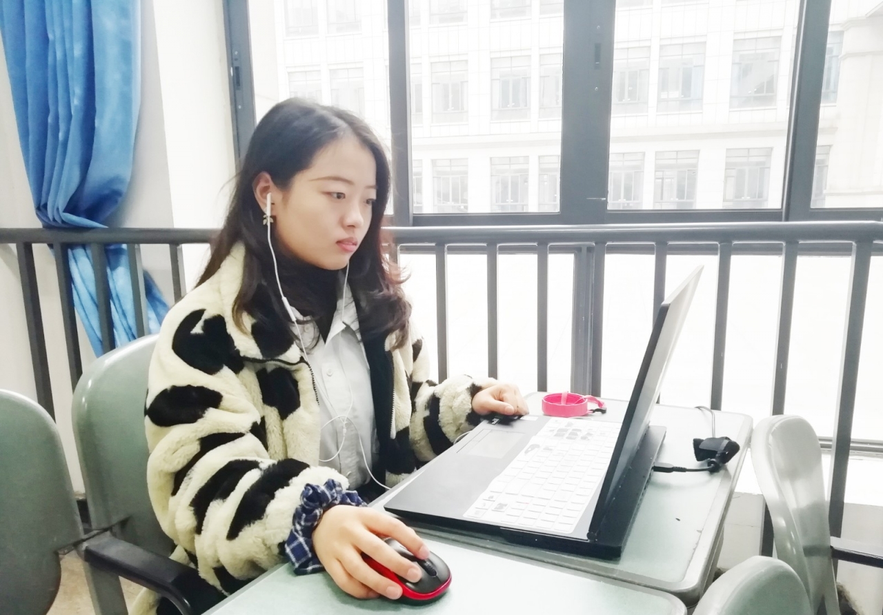 何旻怡 000.jpg 何旻怡 000.jpg