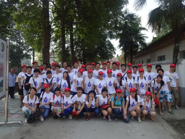 物电学院“凡心所向”社会实践队赴安龙镇敬老院