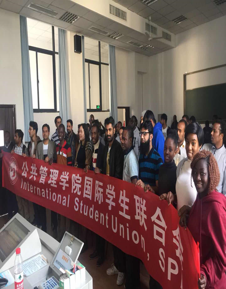 公管学院为留学生举办论文写作指导讲座