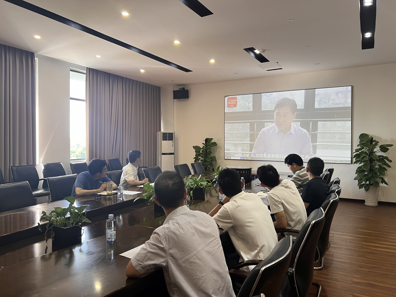 【学习动态】光电学院党委召开理论学习中心组（扩大）学习会暨典型案例警示教育