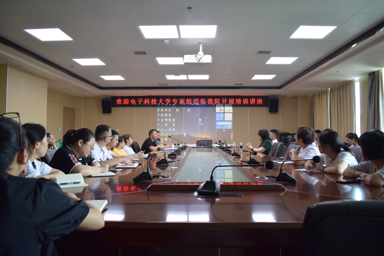 四川省人民医院专家组赴岑巩县人民医院交流.JPG 四川省人民医院专家组赴岑巩县人民医院交流.JPG